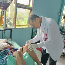 Kegiatan Edukasi dan Pelayanan Kesehatan (Pelayanan Akupuntur Medik) di Pondok BHAKTI LANSIA TEMBILAHAN